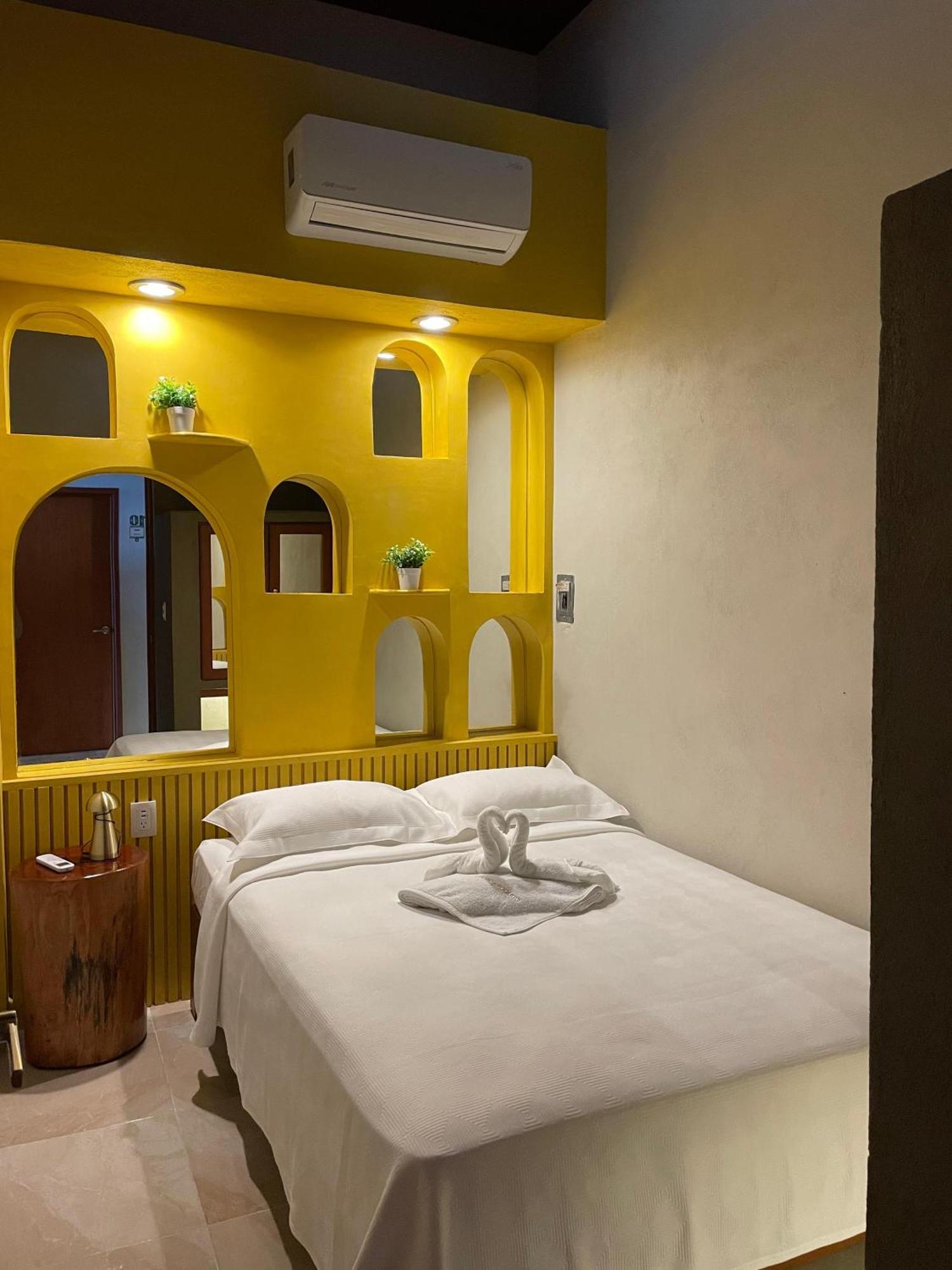 Hostal Poquito A Poquito Valladolid  Eksteriør bilde