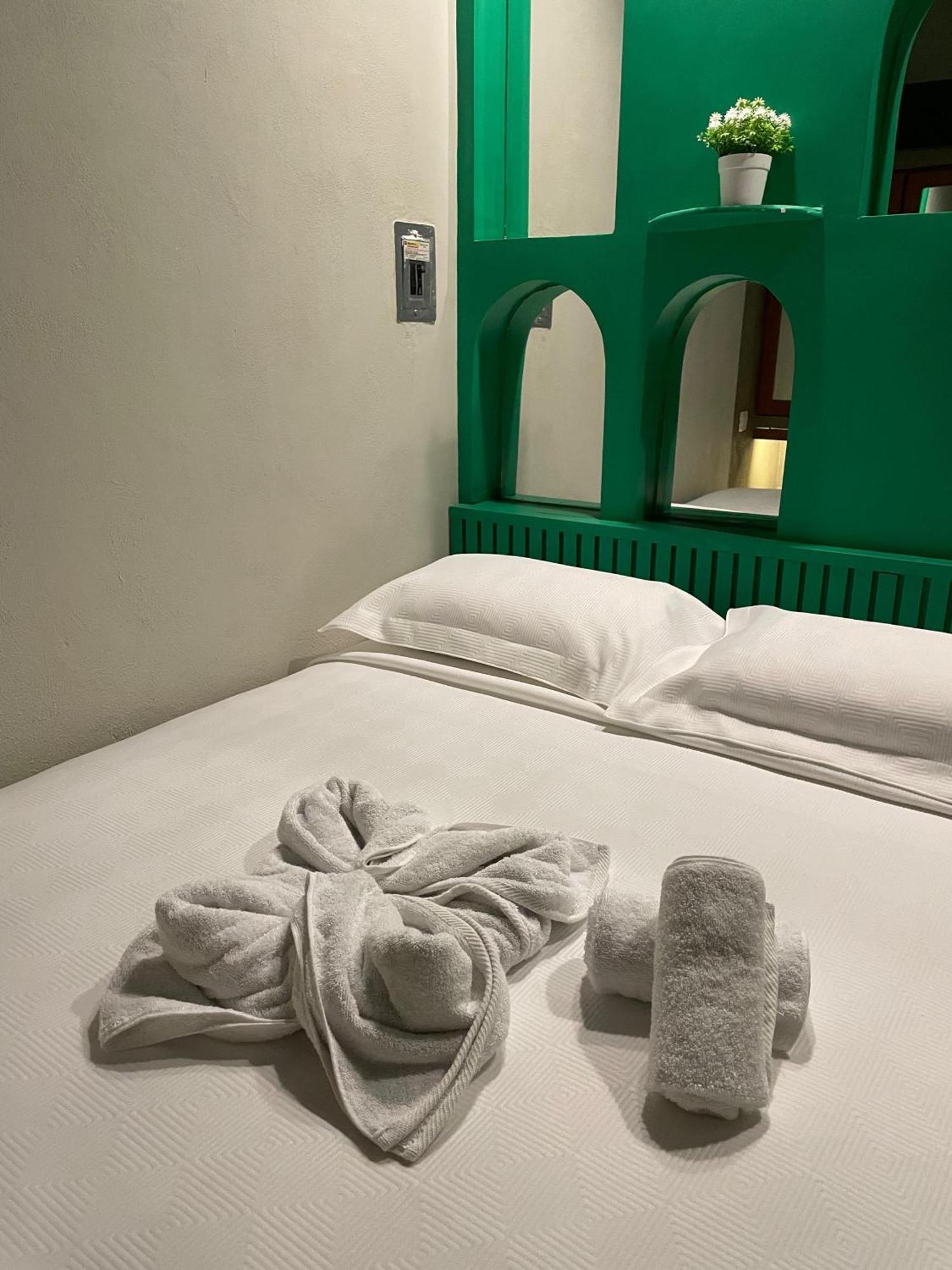 Hostal Poquito A Poquito Valladolid  Eksteriør bilde