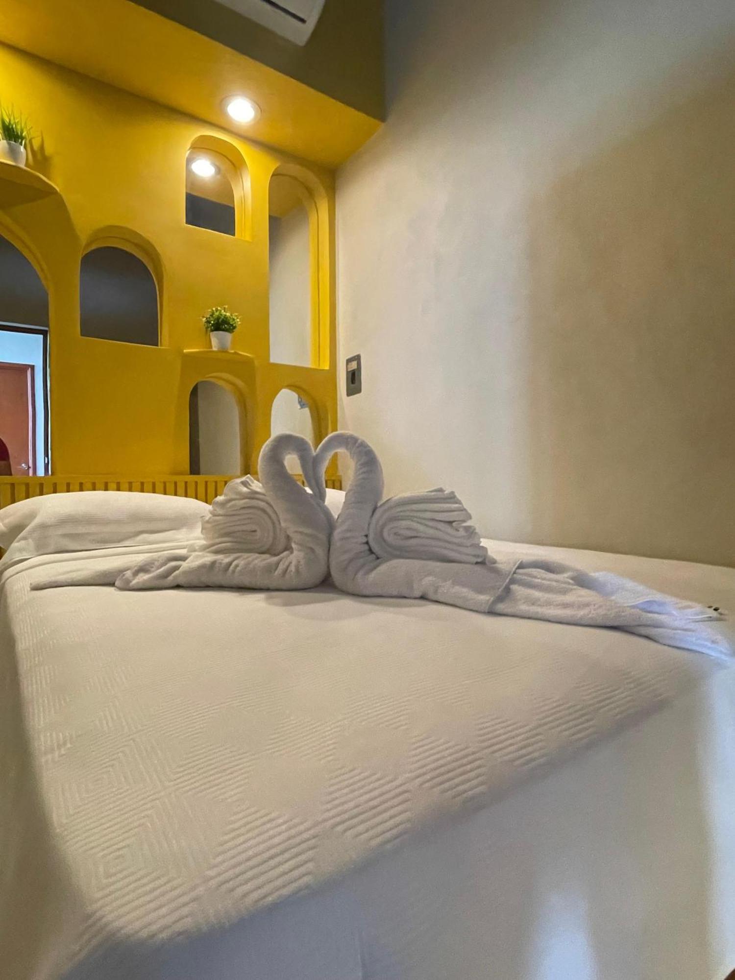 Hostal Poquito A Poquito Valladolid  Eksteriør bilde